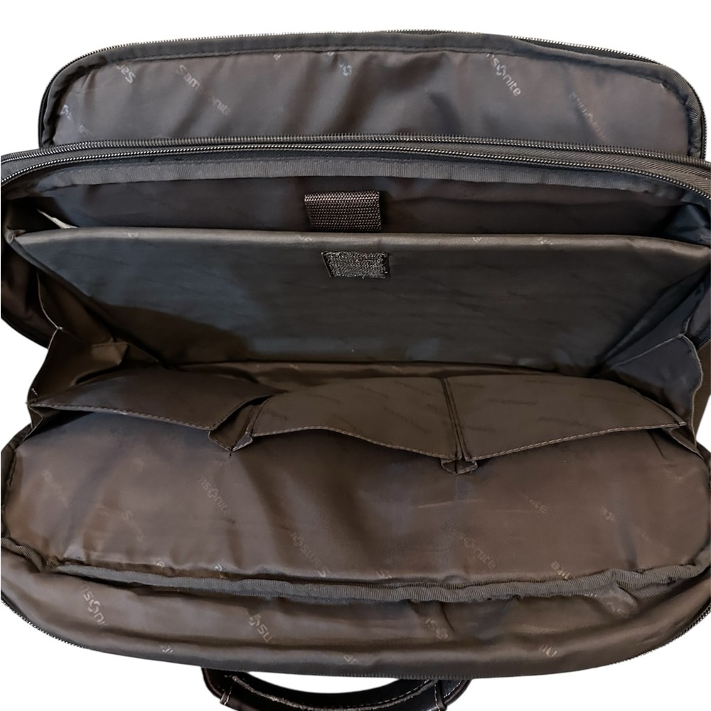 Samsonite Colombian Leather Flap-Over Messenger Laptop Bag - Picture 5 of 15